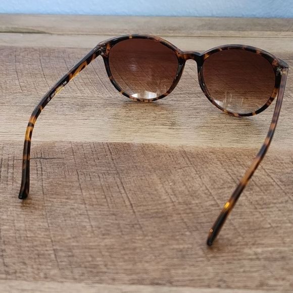 Plastic Everyday Tortoise Shell Sunglasses - Picture 4 of 6